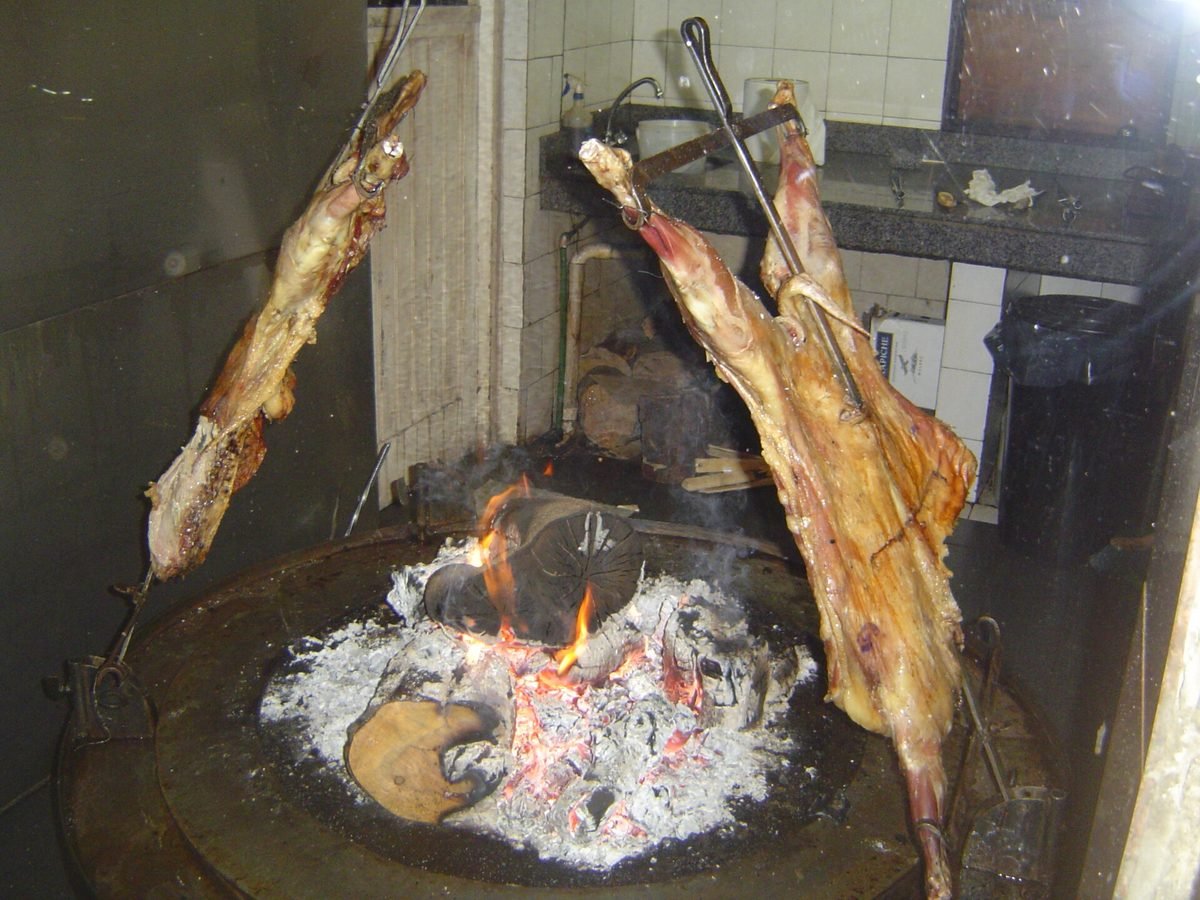 Cordero patagónico a la cruz
