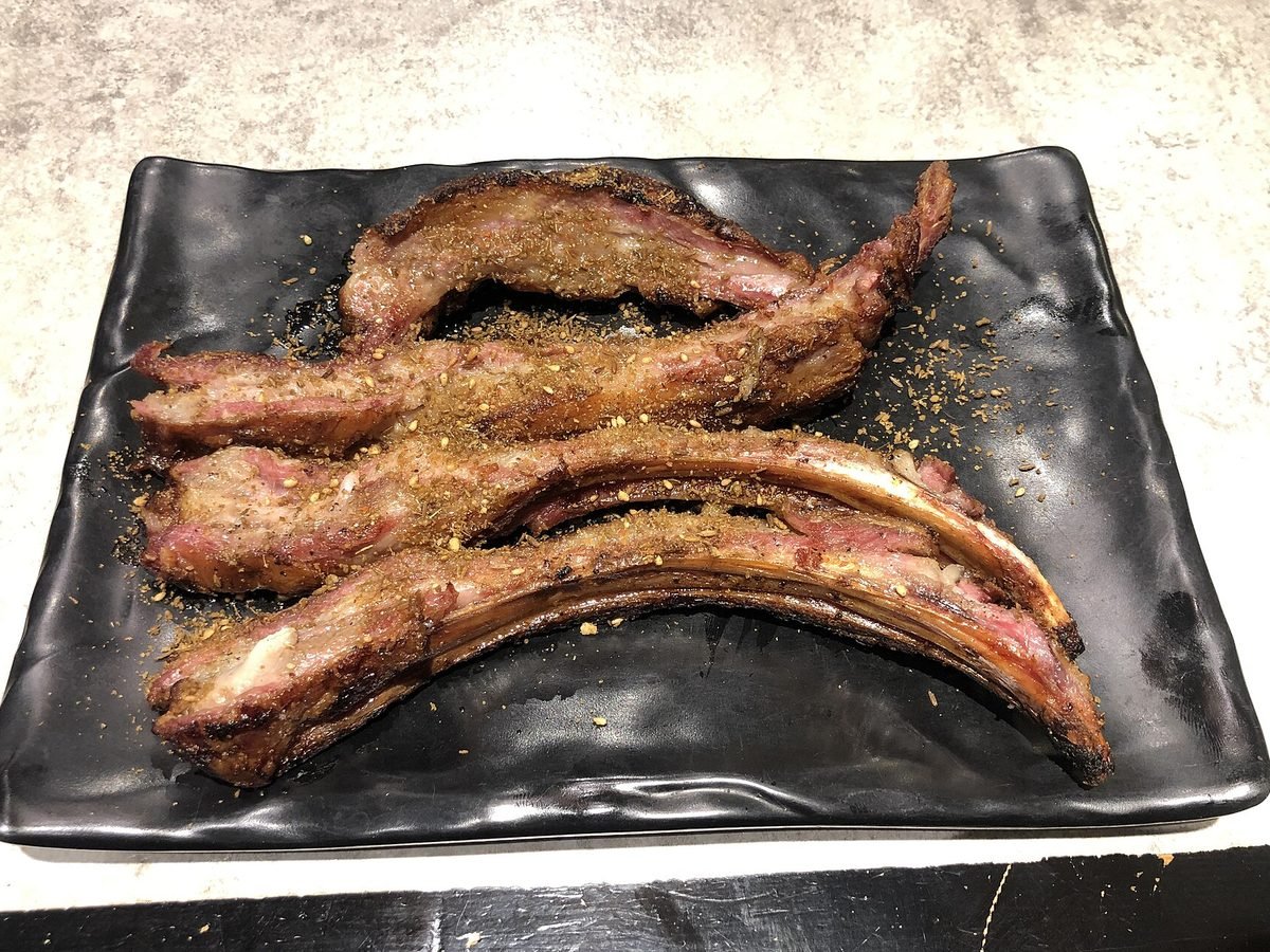 Costillas de cordero ahumadas